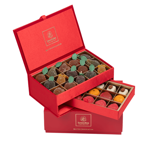 Κόκκινη μπιζουτιέρα με αμυγδαλόπαστα & pates de fruit Leonidas