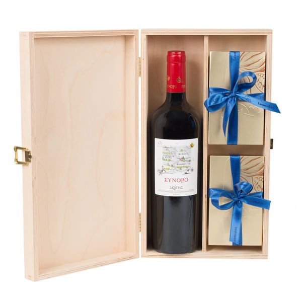 ΞΥΛΙΝΟ ΚΟΥΤΙ ΜΕ ΕΛΛΗΝΙΚΟ ΚΡΑΣΙ ΣΥΝΟΡΟ ΣΚΟΥΡΑ & ΣΟΚΟΛΑΤΑΚΙΑ LEONIDAS