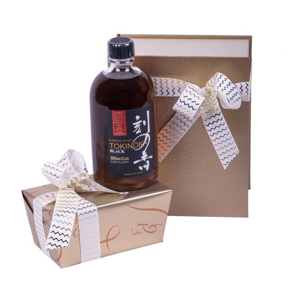 Χάρτινο κουτί με ουίσκι Ιαπωνιας Tokinoka και σοκολατάκια Leonidas