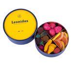 Χάρτινη μπλέ καπελιέρα με κίτρινο καπάκι και 1 κιλό αμυγδαλόπαστα (marzipan) και pates de fruit (ζελεδάκια φρούτων) Leonidas