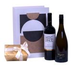 Κουτί με σοκολατάκια και κρασί