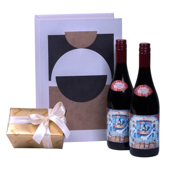 Κουτί με σοκολατάκια και κρασί