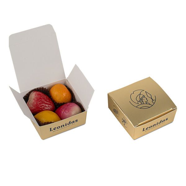 Μίνι χάρτινο κουτάκι σε χρυσό χρώμα με 4 αμυγδαλόπαστες (marzipan) σε σχήμα φρούτων Leonidas<br/>