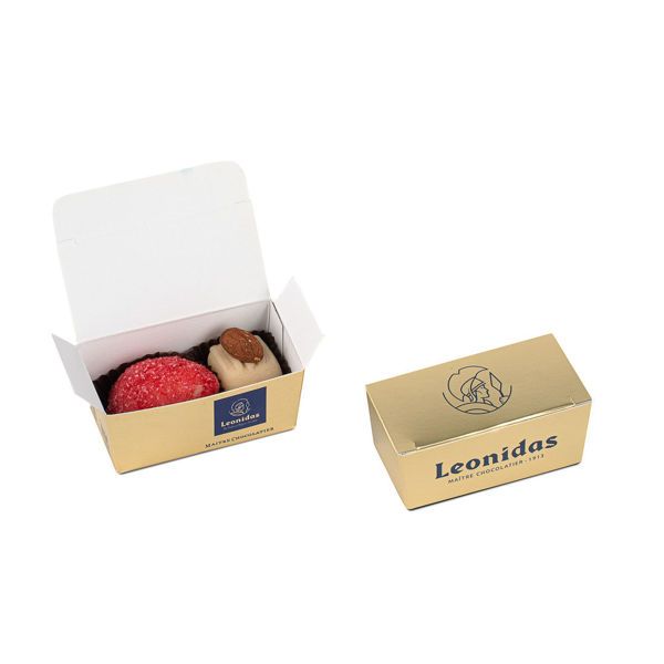 Μίνι χάρτινο κουτάκι σε χρυσό χρώμα με 2 αμυγδαλόπαστες (marzipan) Leonidas