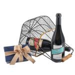 Μεταλλικό καλάθι με σοκολατάκια Leonidas και Ελληνικά κρασιά Αργυρίου