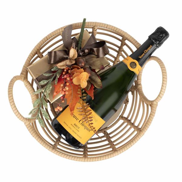 Καλάθι με αμπαλάζ, σαμπάνια Veuve Clicquot και σοκολατάκια Leonidas