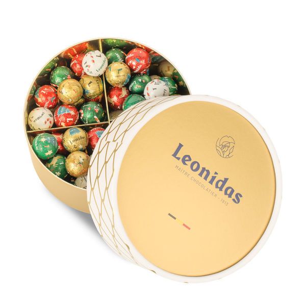 Χάρτινη λευκή καπελιέρα με χρυσό καπάκι και 720 γρ ποικιλία σοκολατένιες χριστουγεννιάτικες μπαλίτσες  Leonidas