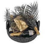 Δίσκος με χριστουγεννιάτικο αμπαλάζ με 4 σαμπάνιες Moet & Chandon και 1 κιλό σοκολατάκια Leonidas