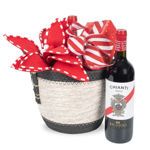 Καλάθι με αμπαλάζ με 2 κρασιά Ιταλίας Chianti και 500 γρ. σοκολατάκια Leonidas