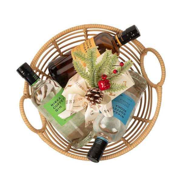 Δίσκος Polyrattan με ποτά Ιαπωνίας Nikka Coffey 12 Years και 1 κιλό σοκολατάκια Leonidas