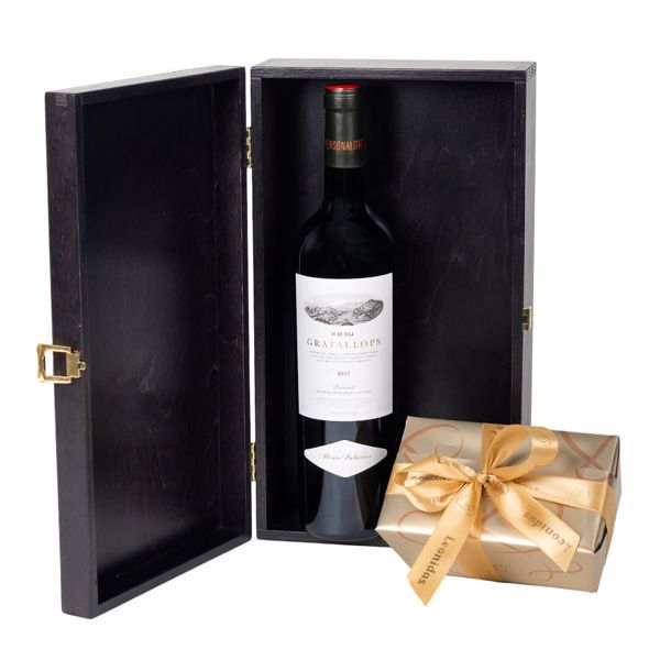 Ξύλινο κουτί με Ισπανικό κρασί και σοκολατάκια Leonidas