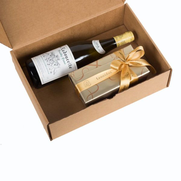 Χάρτινο κουτί με κρασί Γαλλίας De Ladoucette & σοκολατάκια Leonidas