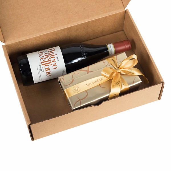 Χάρτινο κουτί με κρασί Ιταλίας Braida, Bricco Dell' Uccellone & σοκολατάκια Leonidas