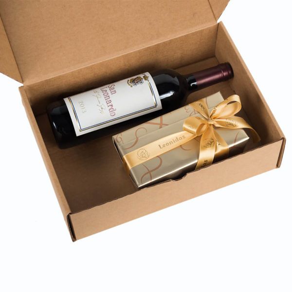 Χάρτινο κουτί με Ιταλικό κρασί Tenuta San Leonardo & σοκολατάκια Leonidas
