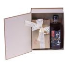 Χάρτινο κουτί με ουίσκι Ιαπωνιας Tokinoka και σοκολατάκια Leonidas