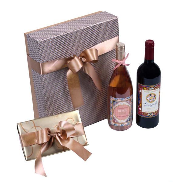 Χάρτινο κουτί με αμπαλάζ, σοκολατάκια Leonidas & Ιταλικά κρασιά Dolce & Gabbana
