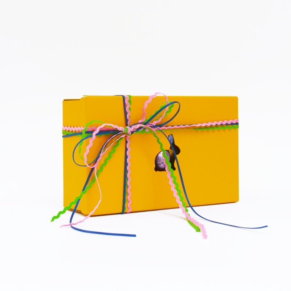 Μεταλλικό κουτί σε κίτρινο χρώμα με 720 γρ σοκολατένια αυγουλάκια Leonidas