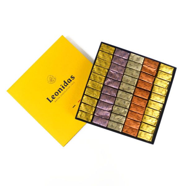 Χάρτινο κίτρινο τετράγωνο κουτί Heritage M με 1,13 κιλά πραλίνες gianduja, giantina, giamanda Leonidas