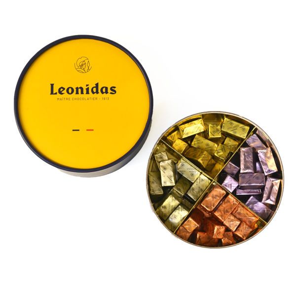 Χάρτινη μπλέ καπελιέρα με κίτρινο καπάκι και 800 γρ. σοκολατάκια gianduja, giantina, giamanda Leonidas