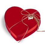 Βελούδινη καρδιά με κόσμημα κολιέ ελεφαντάκι και 290 γρ σοκολατάκια Leonidas