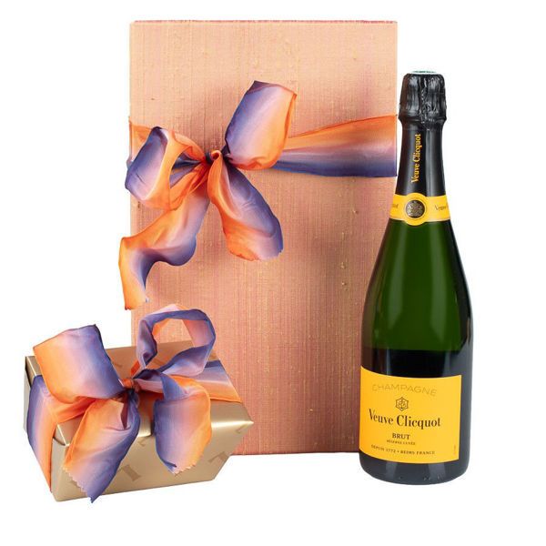Κουτί μεταξωτό με σοκολατάκια και Σαμπάνια Veuve Clicquot