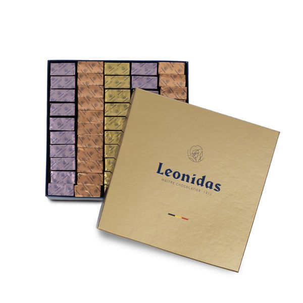 Χάρτινο χρυσὀ τετράγωνο κουτί Heritage M με 1,13 κιλά πραλίνες gianduja, giantina, giamanda Leonidas.