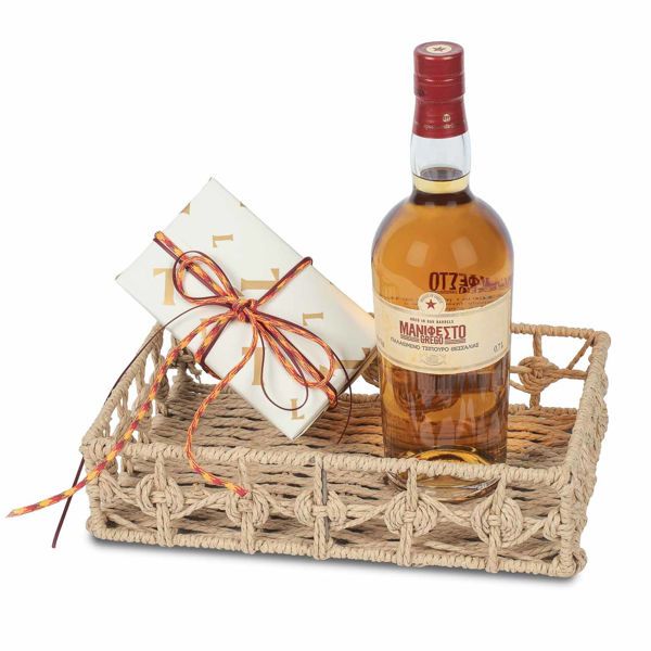 Καλάθι με Manifesto Αποστολάκη και σοκολατάκια Leonidas