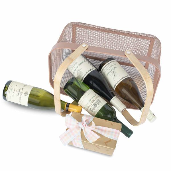 Μεταλλικό καλάθι με λευκά Γαλλικά κρασιά  και σοκολατάκια Leonidas