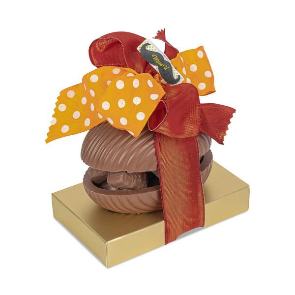 Σοκολατένιο αυγό γάλακτος με πραλίνες και διακόσμηση